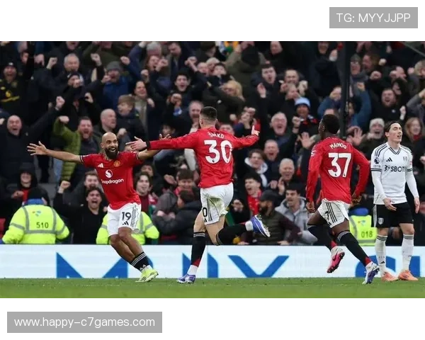 曼联绝杀曼城登顶英超争冠形势再生变引爆球迷热议赛季走势扑朔迷离