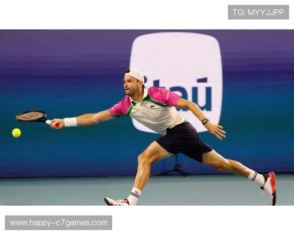 世界网球名将激战年终总决赛 争夺世界第一宝座进入白热化阶段