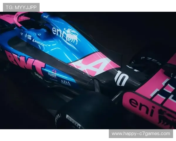 F1赛季激烈角逐 新车技术革新引发车迷热议