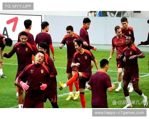 国足新阵容亮相热身赛展现年轻球员冲击力与团队默契