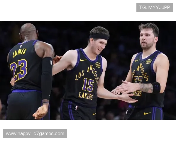 湖人詹姆斯关键三分助球队逆转取胜季后赛形势分析